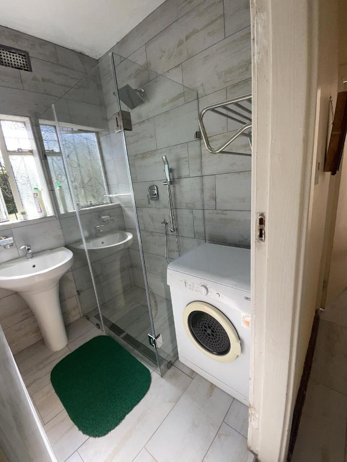 Ferienwohnung @Jackie'S Avondale 2 Bed Flat At Harrow Court Harare Exterior foto